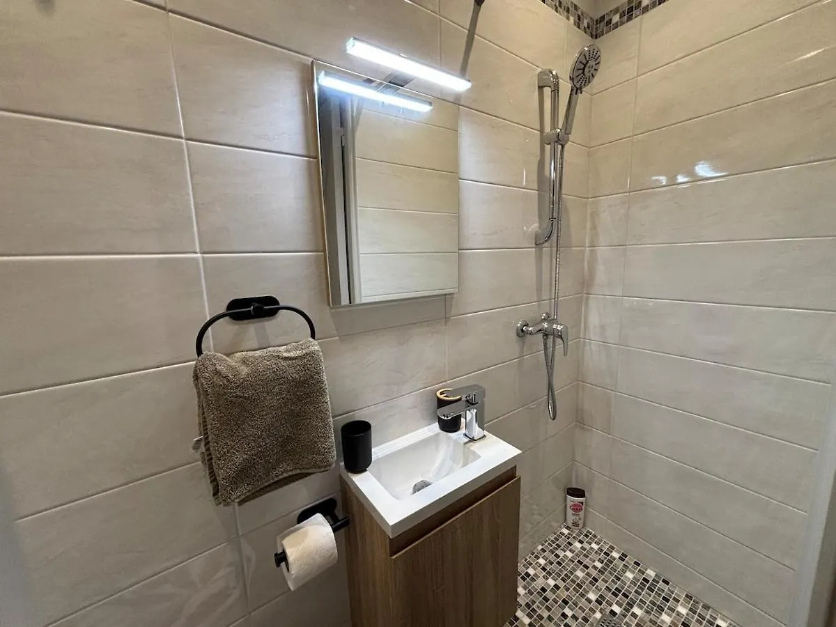Cosy Apartment In 칸느 0*,